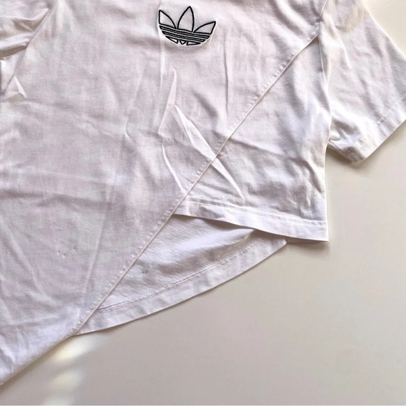 Adidas Asymmetrical Hem White T-Shirt Trefoil Embroidered Black Logo - Picture 8 of 10